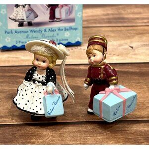 VTG HALLMARK QFM8499 MERRY MINIATURES MADAME ALEXANDER PARK AVE WENDY & ALEX